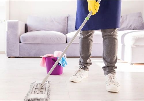 عامل نظافة بالساعة بالعزيزية الخبر
